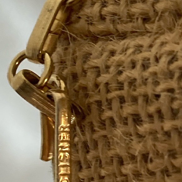 Listner - Picture 4 of 4